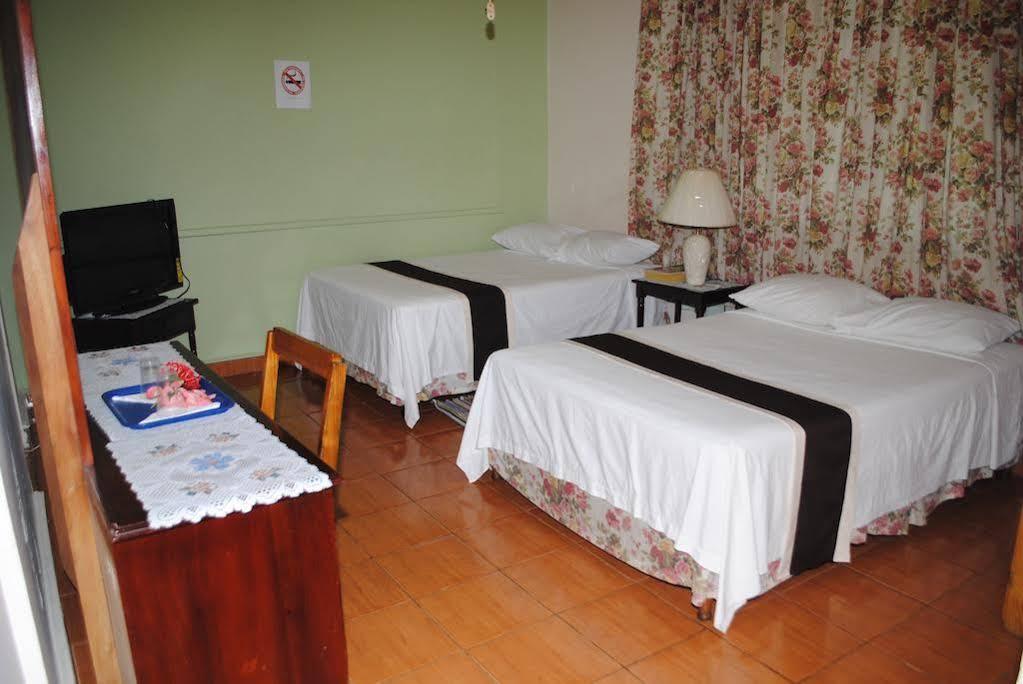 Palm Bay Guest House & Restaurant Montego Bay Kültér fotó