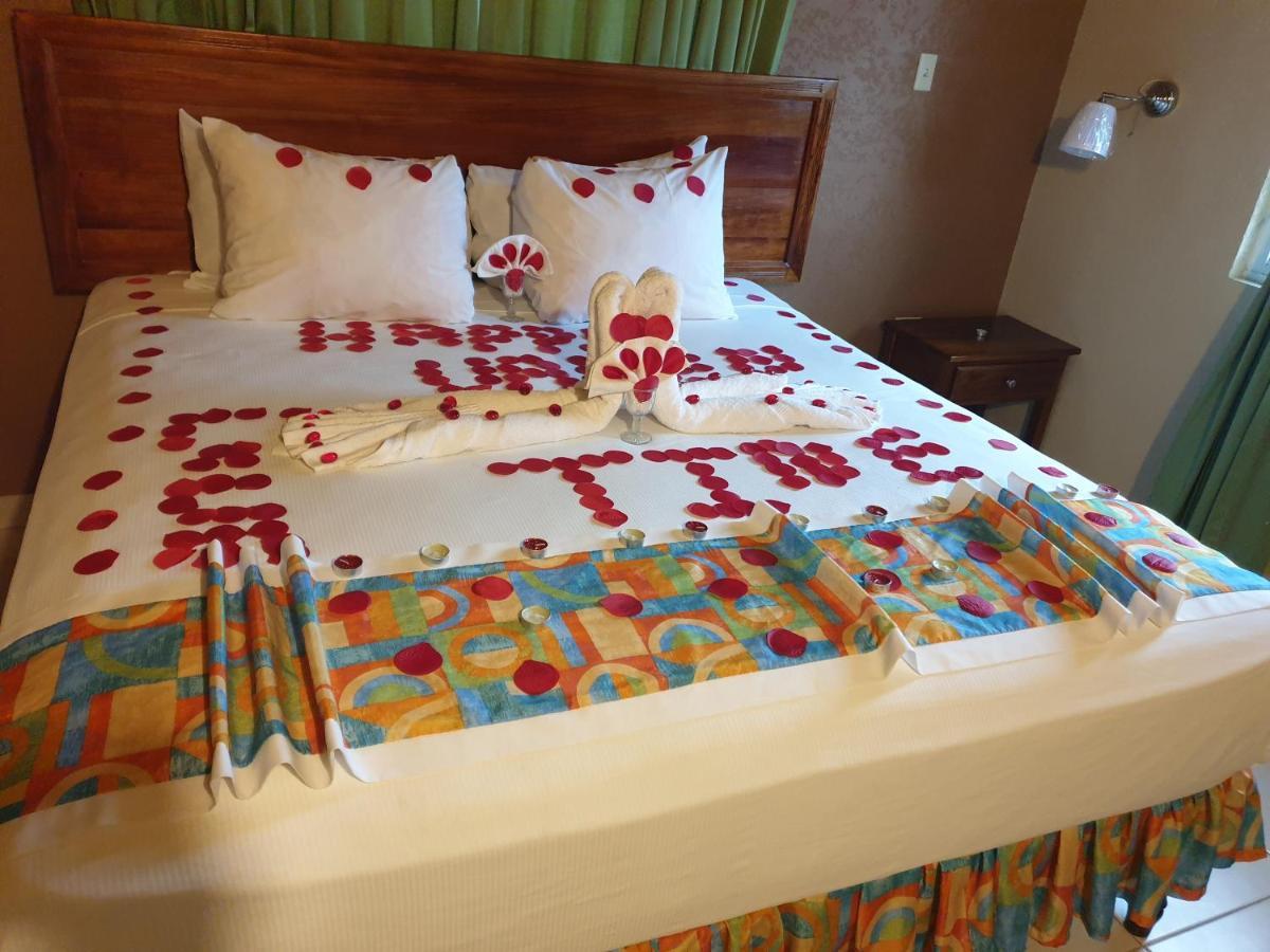 Palm Bay Guest House & Restaurant Montego Bay Kültér fotó