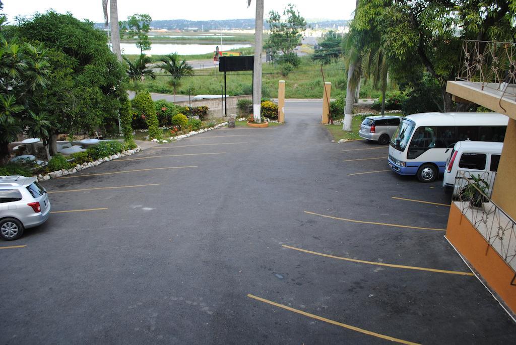 Palm Bay Guest House & Restaurant Montego Bay Kültér fotó